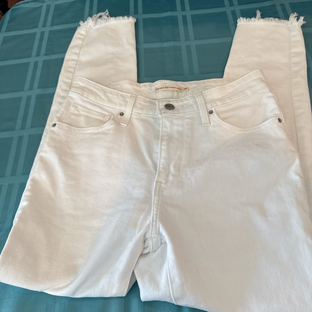 Levi's Women's Off-White Skinny Jeans